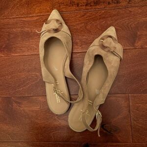 Chic Tan Pointed Toe Flats